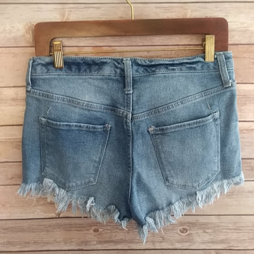 🎈Sale🎈Distressed Crochet High Rise Short - Picture 3 of 4